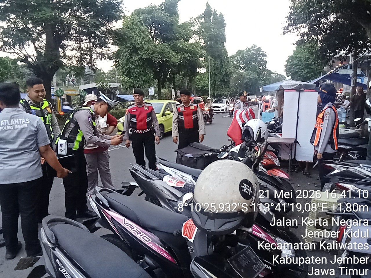 Penindakan parkir roda 2 dan roda 4 melalui ETLE Handheld